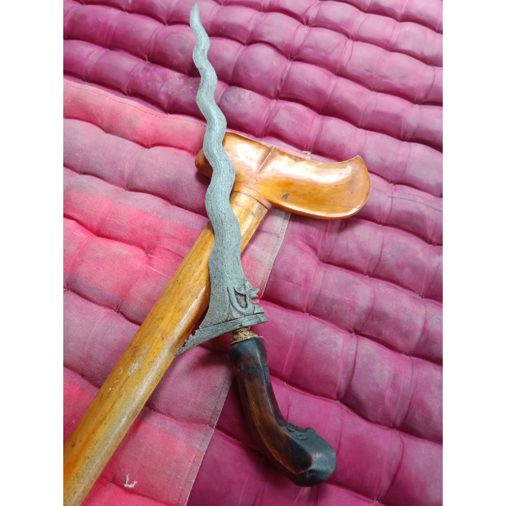 Pusaka keris lokasian