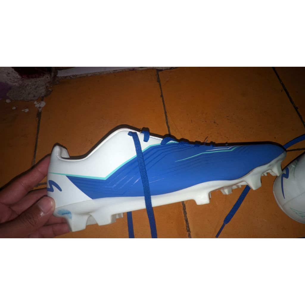 sepatu bola specs second