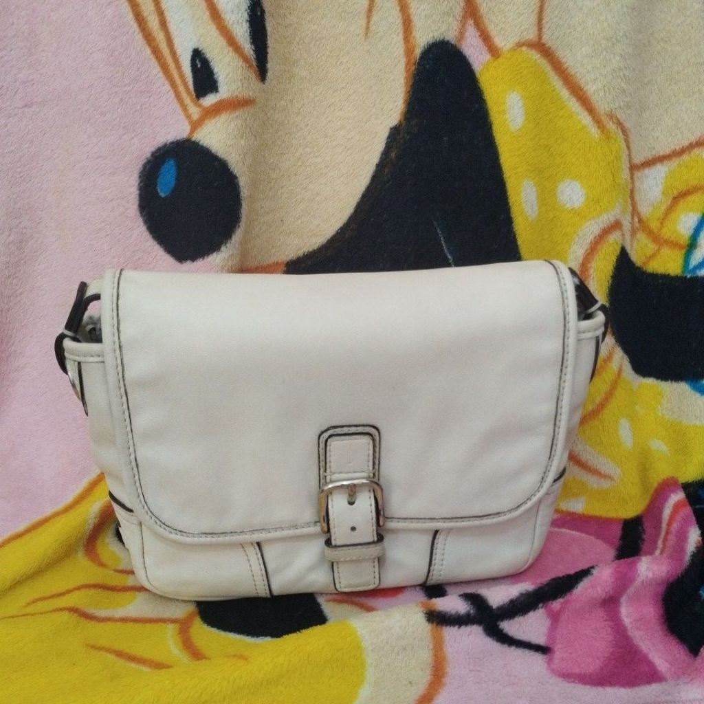 Tas Putih  Coach