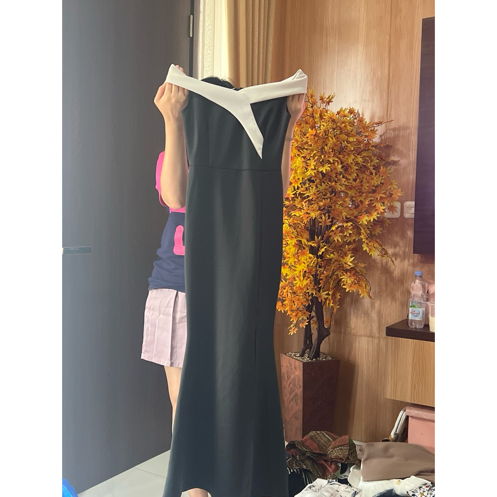 Dress Panjang Hitam Bahan Scuba