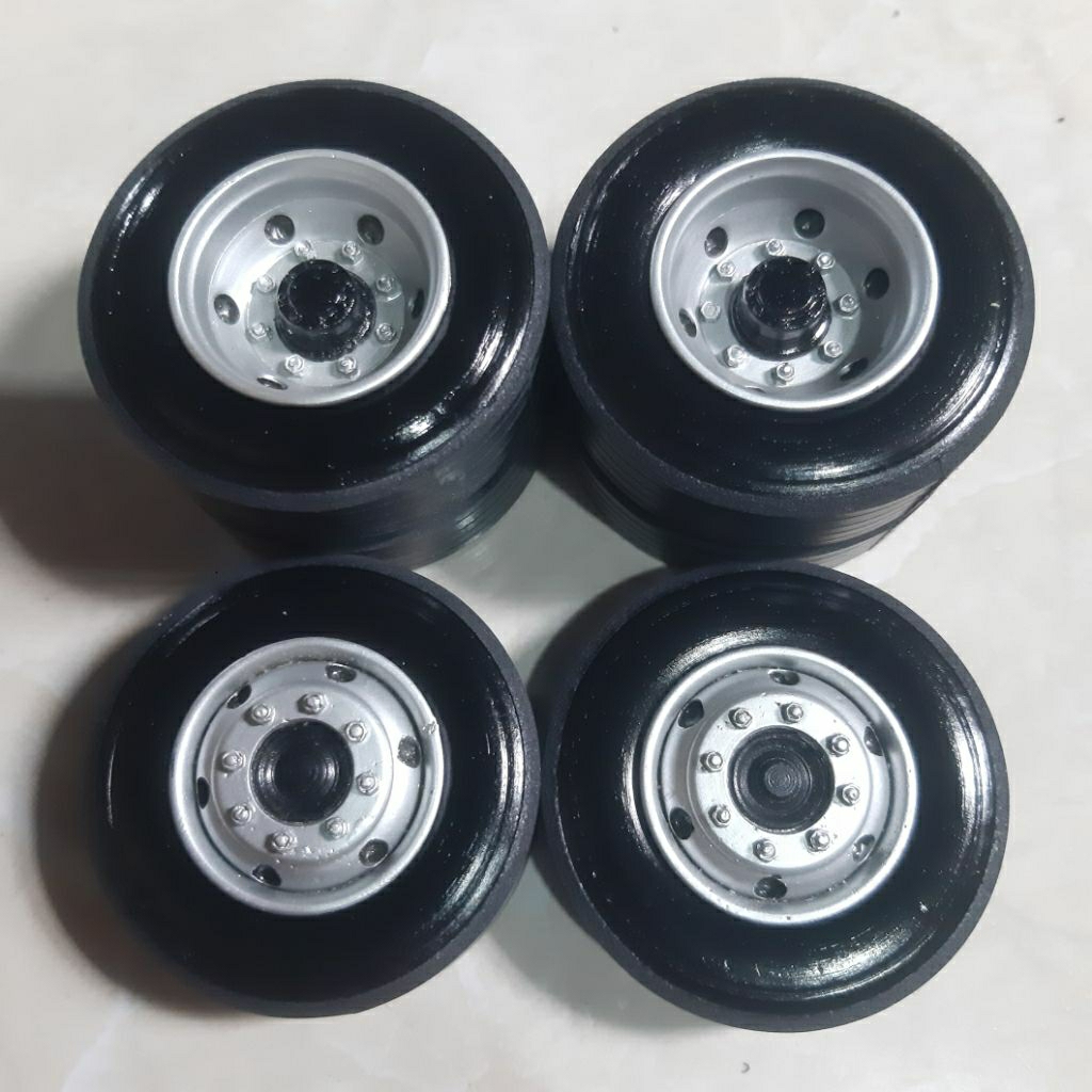 ban miniatur bus mbledos class model baut 8 diameter 5,5cm ban saja