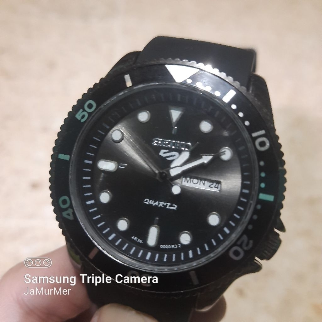 jam tangan pria seiko diver hitam sweep