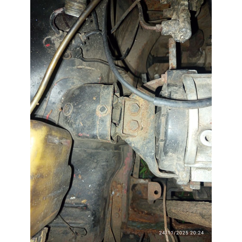 engine mounting charade g10