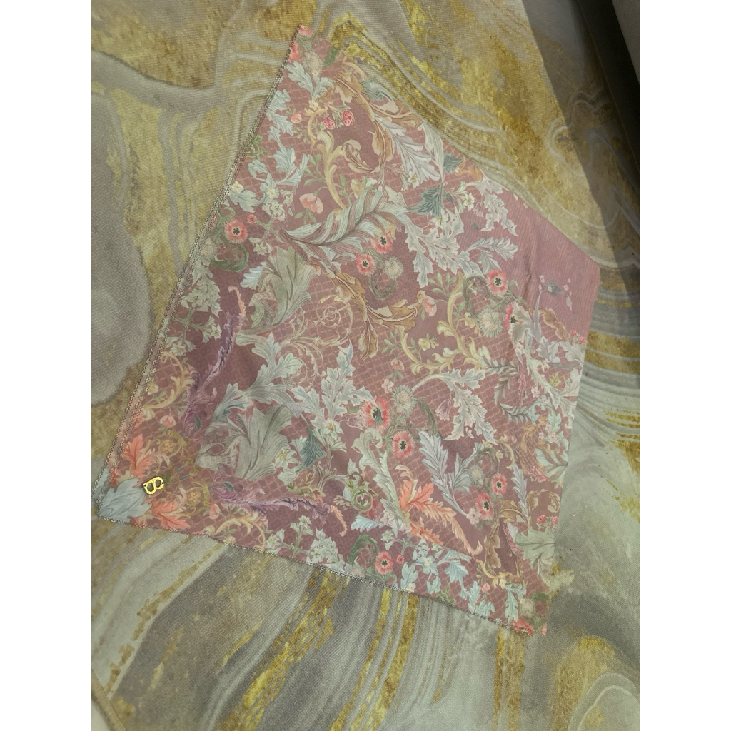 Royale - Grandeur Dusrose Buttonscarves Preloved (Lip Matte beauty)