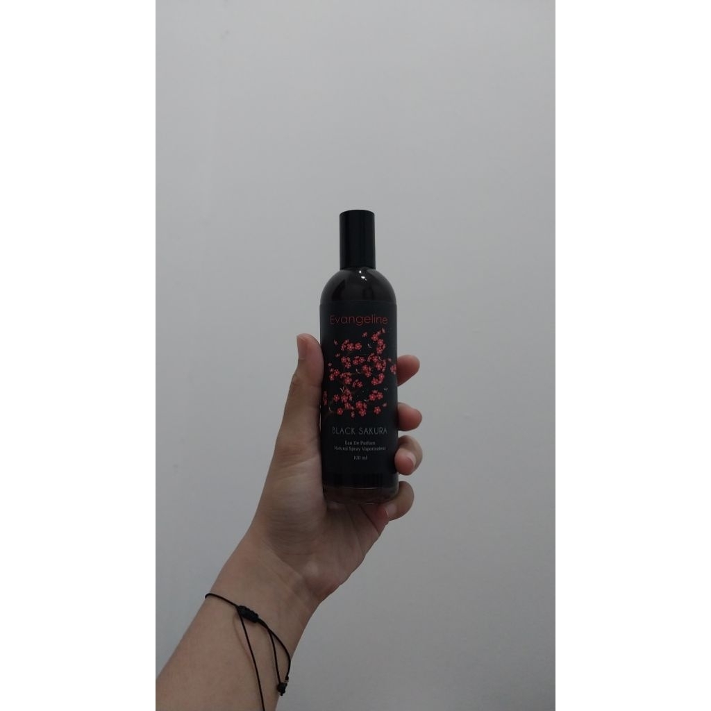 parfume evangeline black sakura