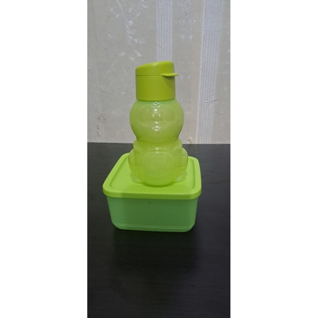 Tupperware tempat makan dan botol minum