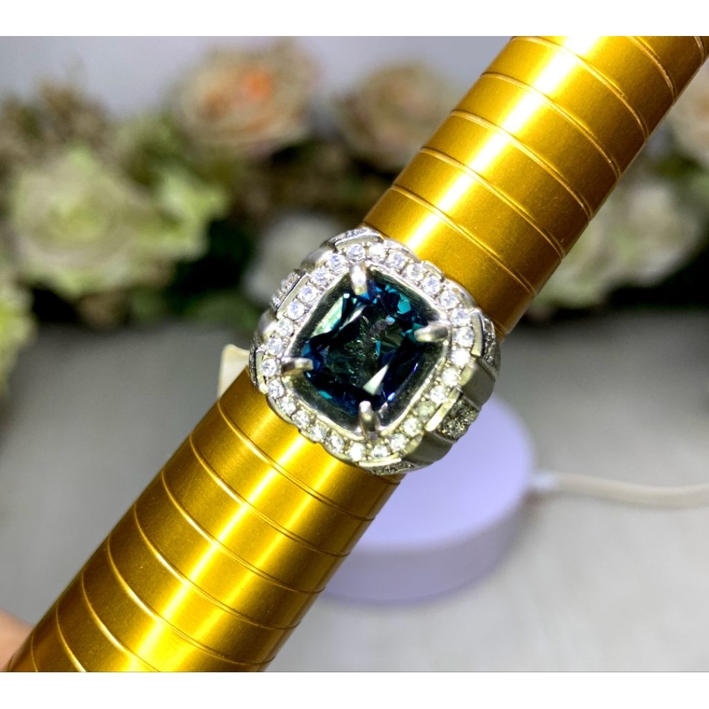 Natural blue topaz london3.5 ctCgl labPerak