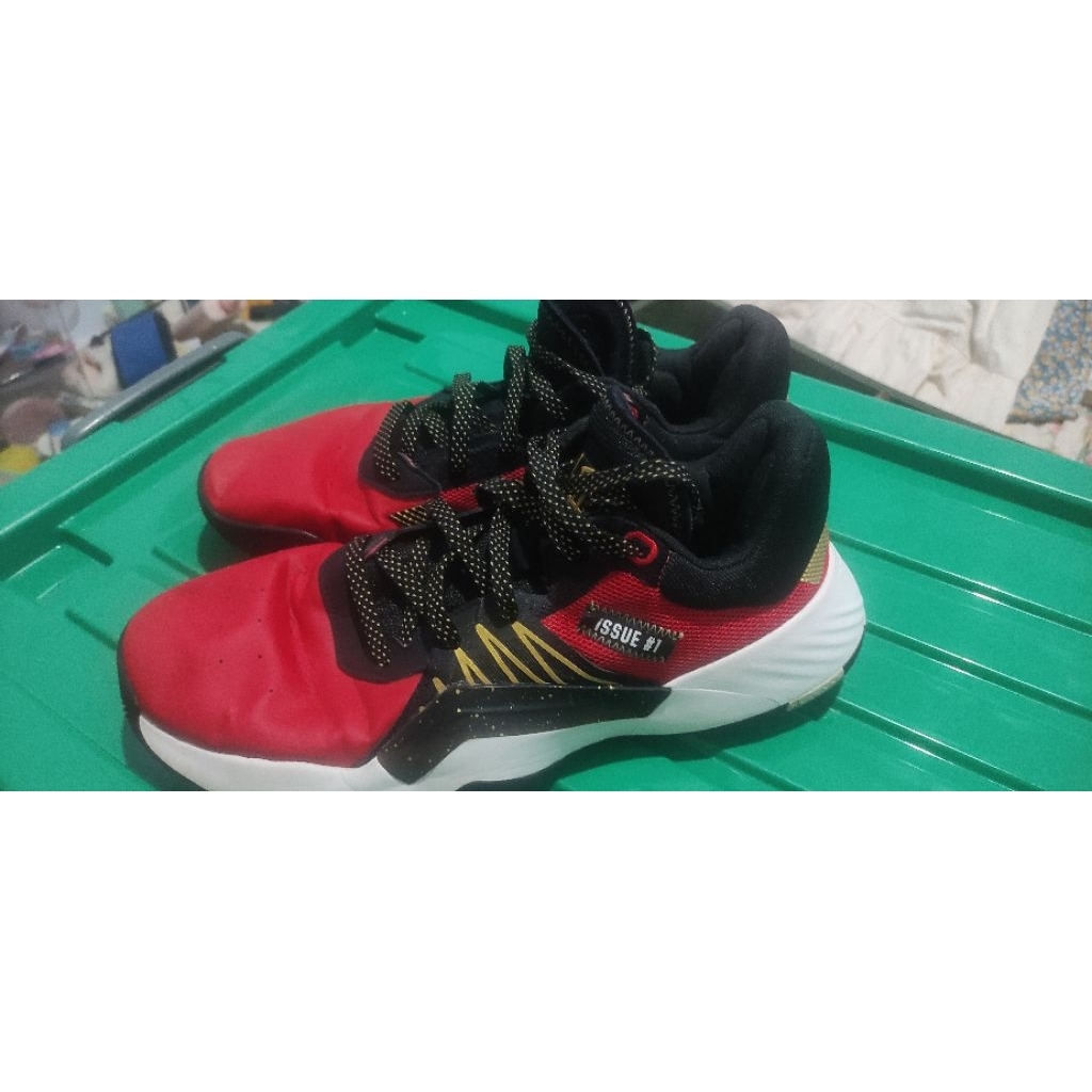 sepatu basket adidas