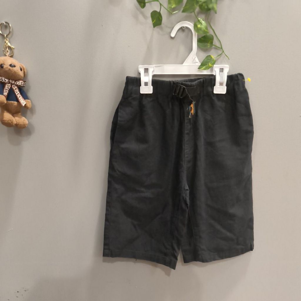 celana pendek hitam katun anak usia 7-9 tahun preloved