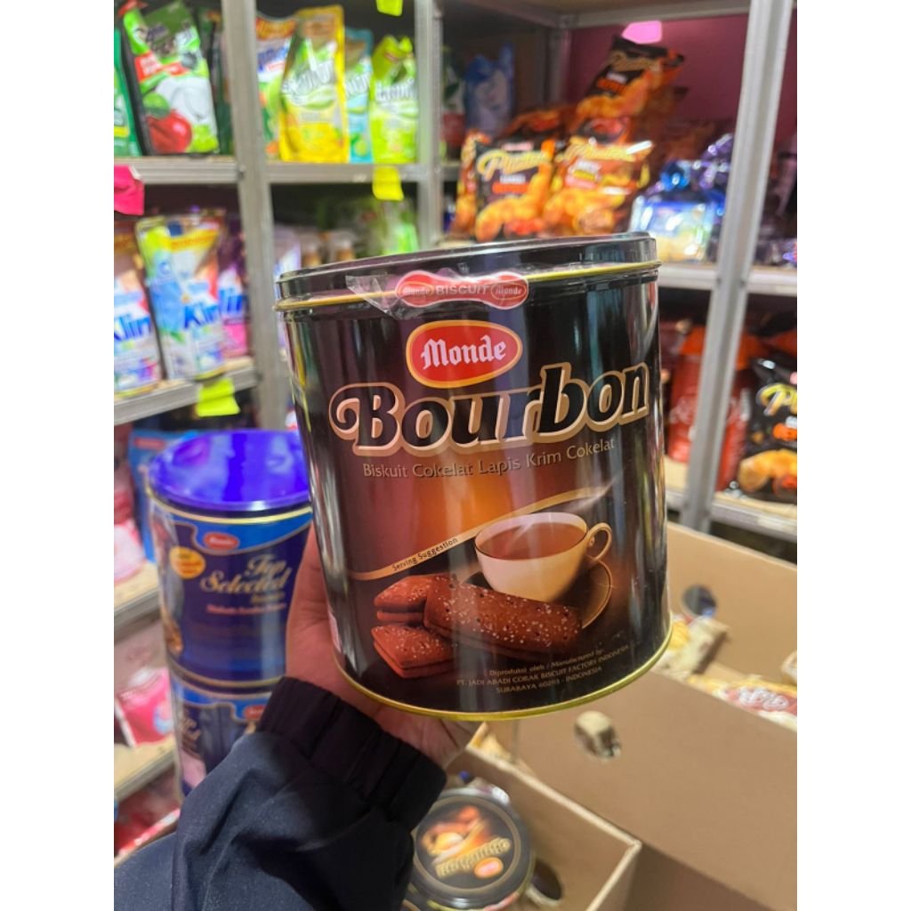 Biskuit monde Bourbon kaleng