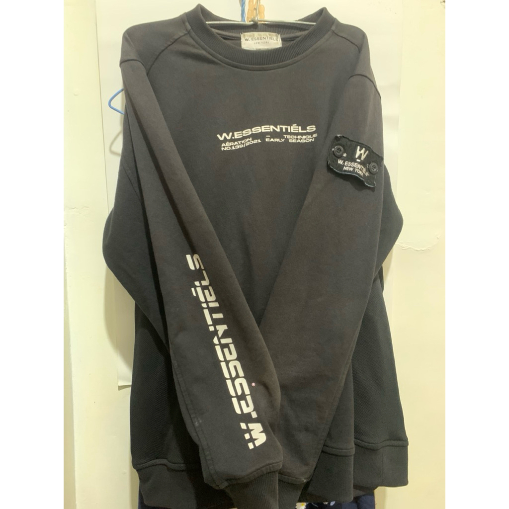 crewneck w.essentiels second size L good condition
