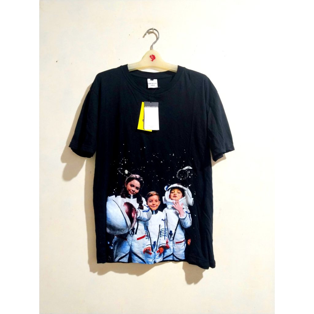 Acme de la Vie (ADLV) – Kids Astronaut Graphic Tee / Kaos Unisex Premium