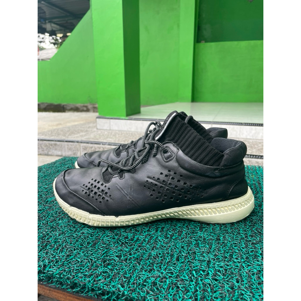 ECCO SIZE 43 ( SEPATU SECOND KULIT HITAM )