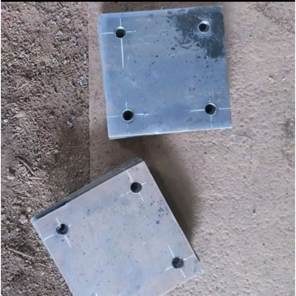 Plat besi 5mm x 200mm x 200mm + bor 4 lubang baut M10