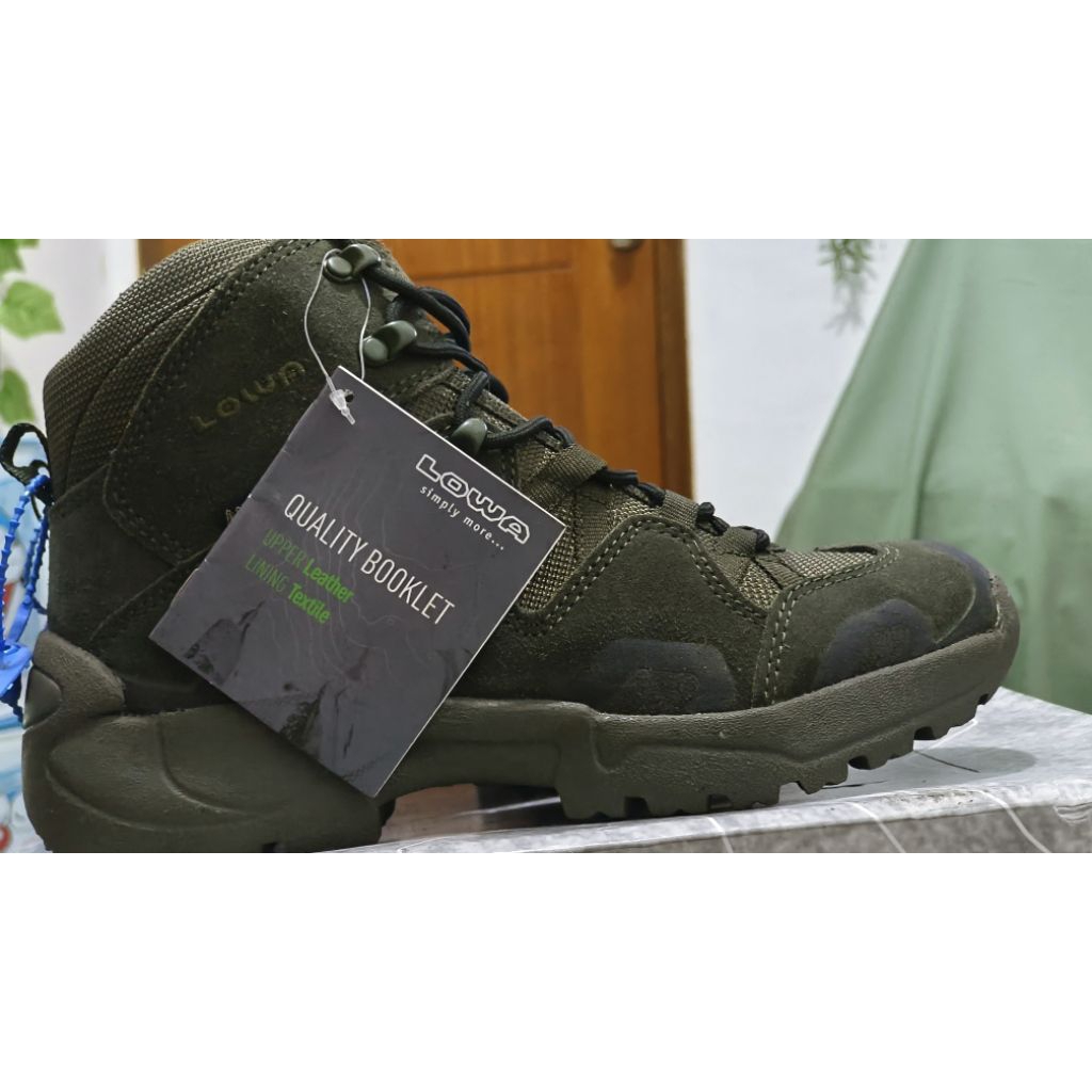 sepatu taktikal Lowa size 39