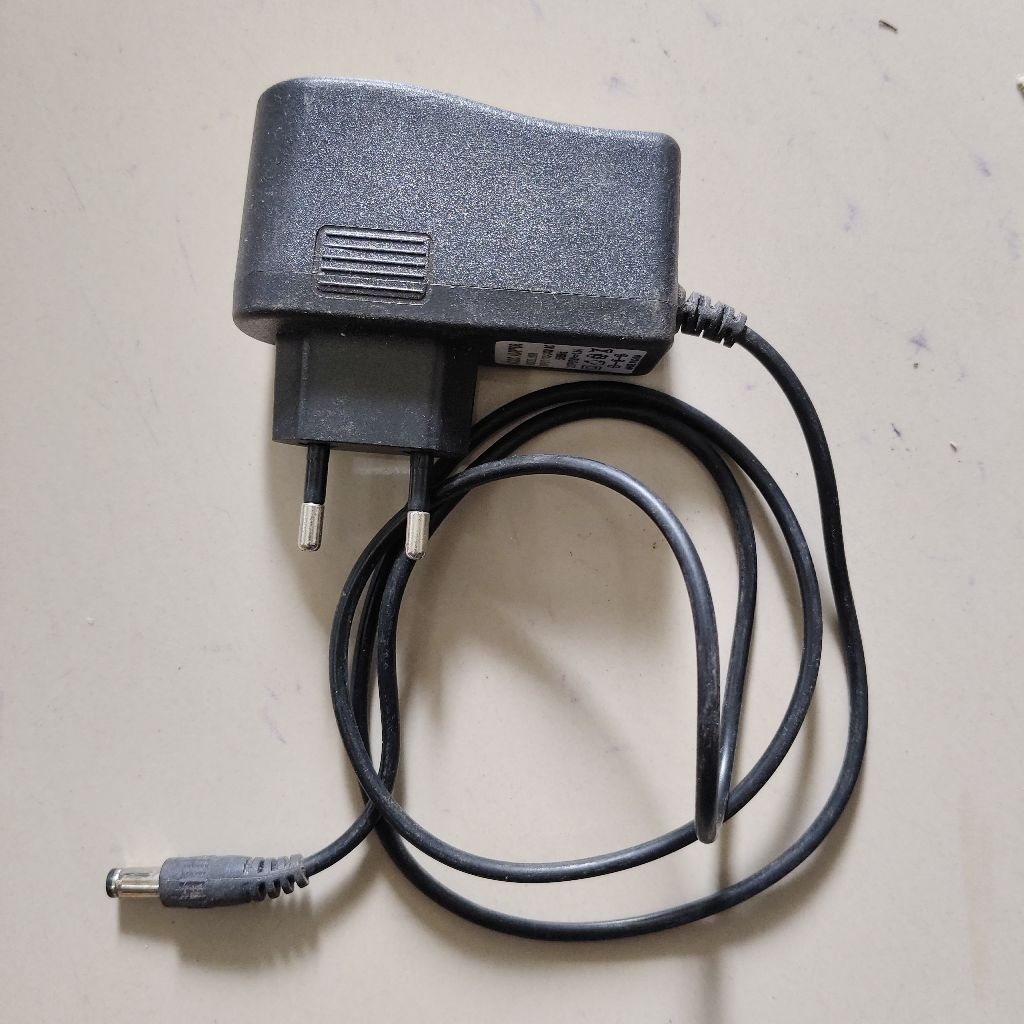 Adaptor Power Supply Router Wi-Fi Universal Output 9V / 9 Volt cabutan normal tested mulus no minus 