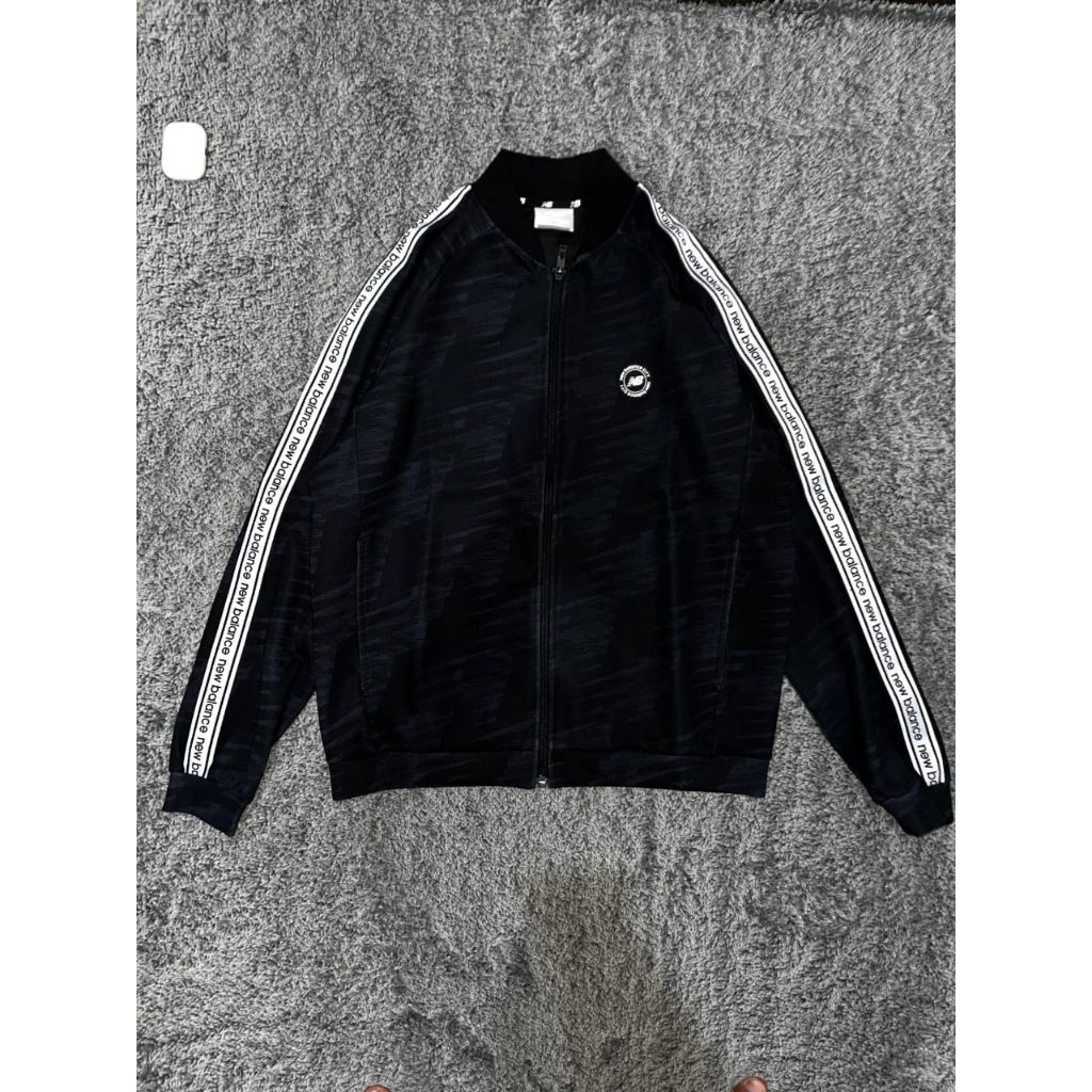 Jaket Tracktop New Balance