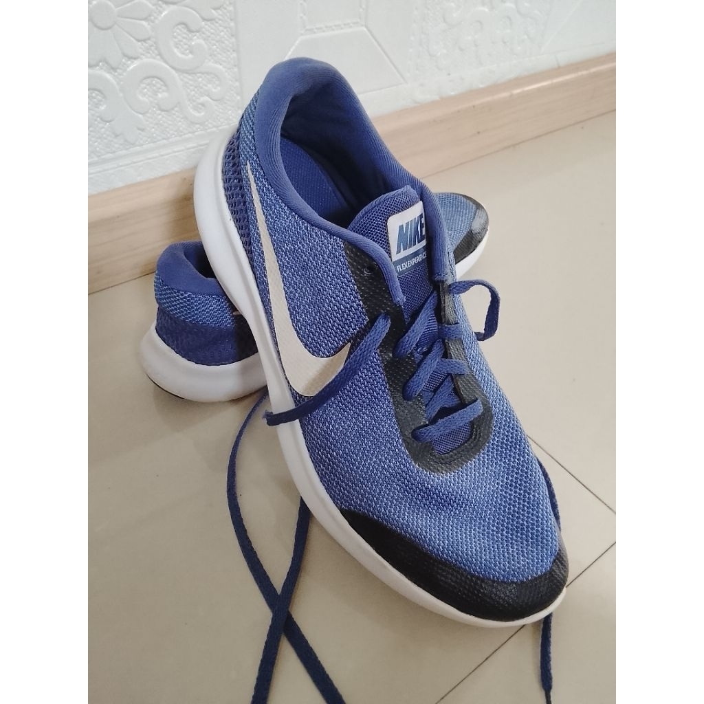 Preloved Sepatu Nike size 43