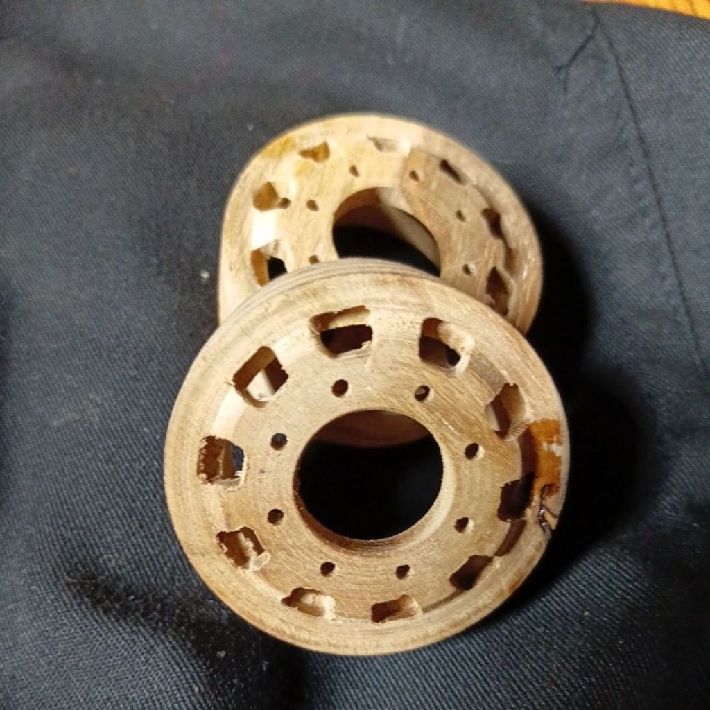 pelek/tires truk rc 1:14 dari kayu Jati