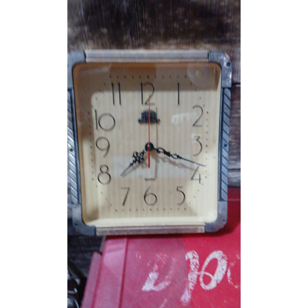 Jam dinding quartz 95k normal jadul antik kuno lawas vintage display