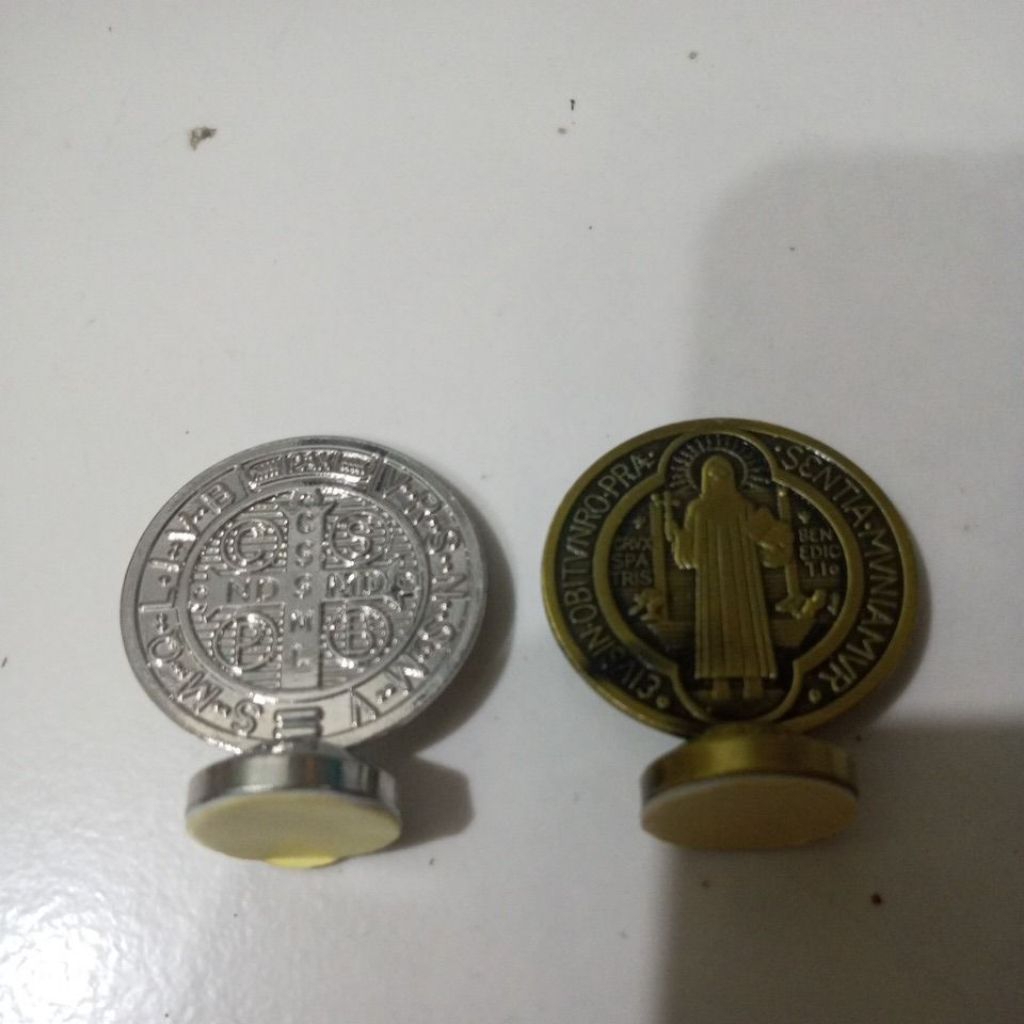 pajangan salib untuk mobil atau meja hiasan meja Benedictus salib mobil benediktus