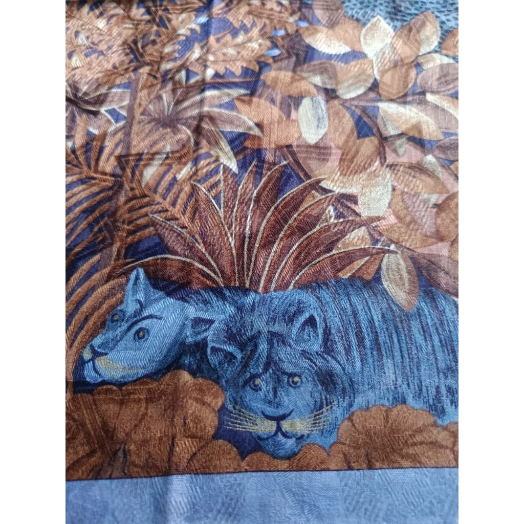 Saputangan Junko Koshino