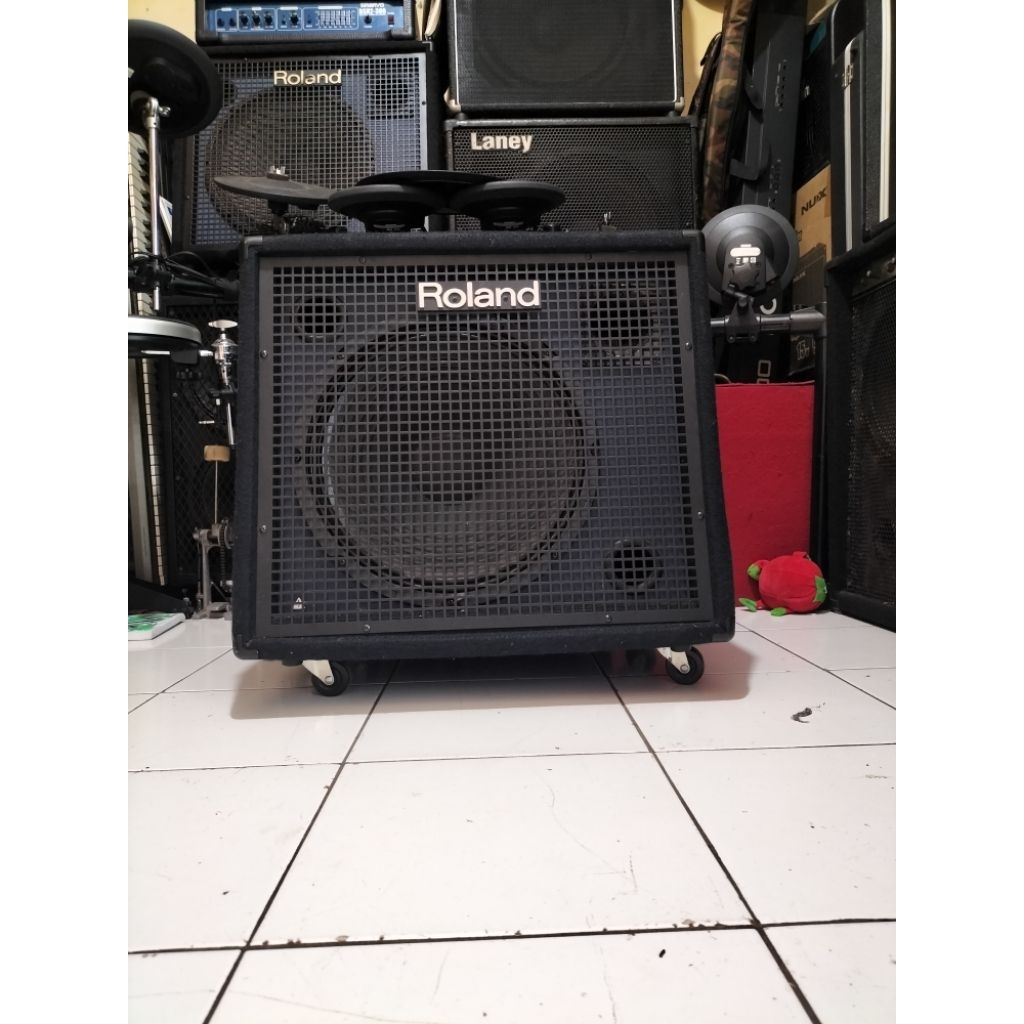 Roland KC 600