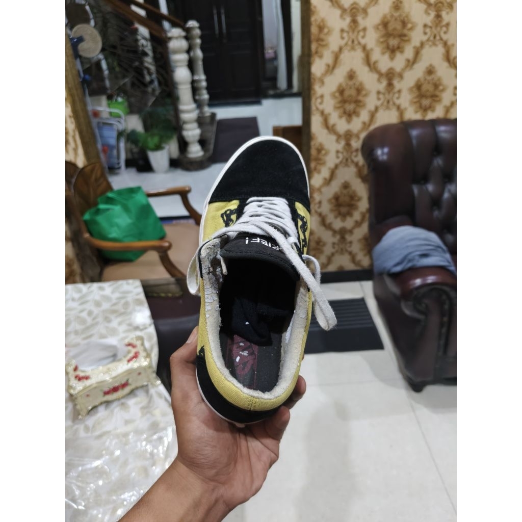 Original Vans x Peanuts Charlie Brown