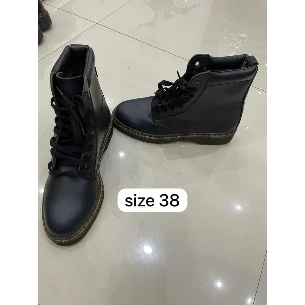 Sepatu Boots Docmart Wanita