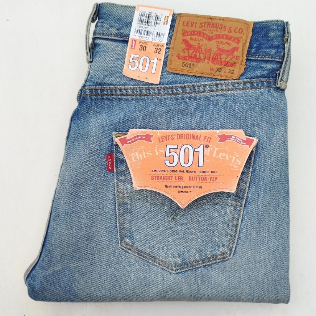 Lvs 501 Distresssed Straight Leg Fit Jeans