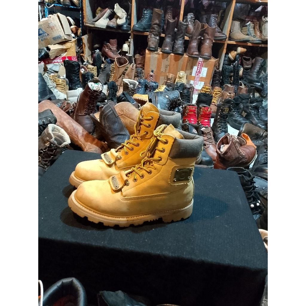 sepatu second Karl Kani boots