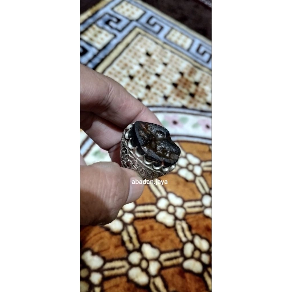 Cincin Batu Petir Nempel Magnet Shakral
