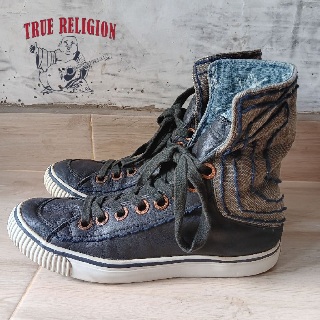 sepatu true religion