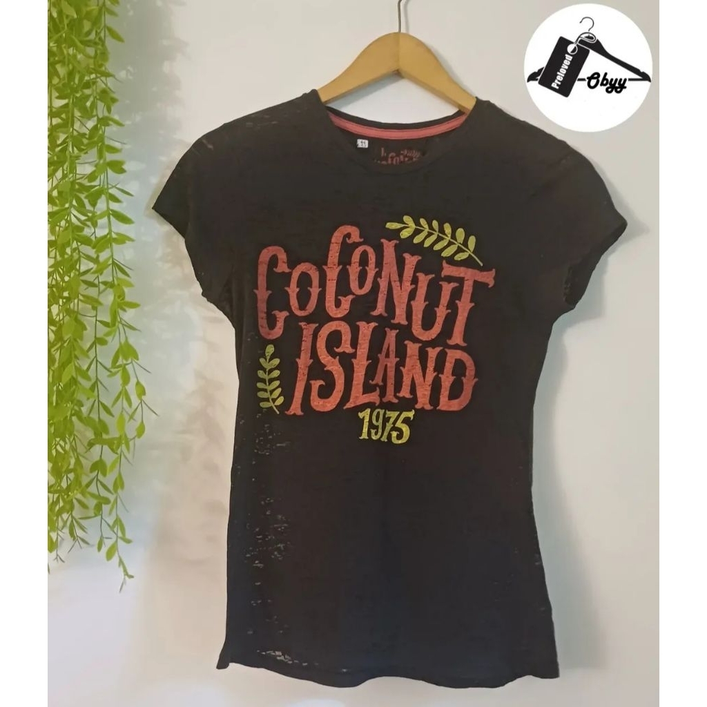 Kaos Coconut Island Wanita ( preloved)