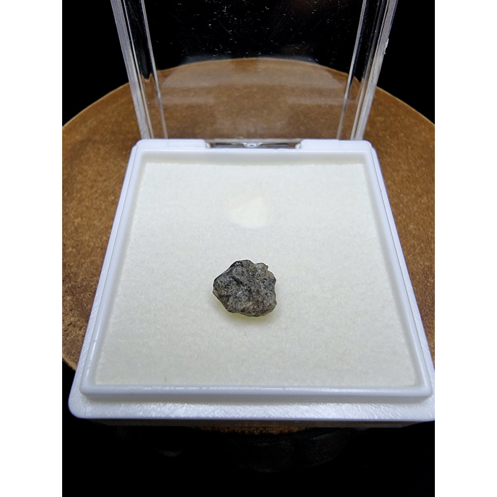 Batu Meteorite Lunar Meteorite Melt Breccia Stone Algeria 7mm A132