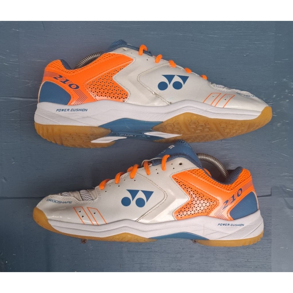 Sepatu Yonex power cushion 210 (Second)