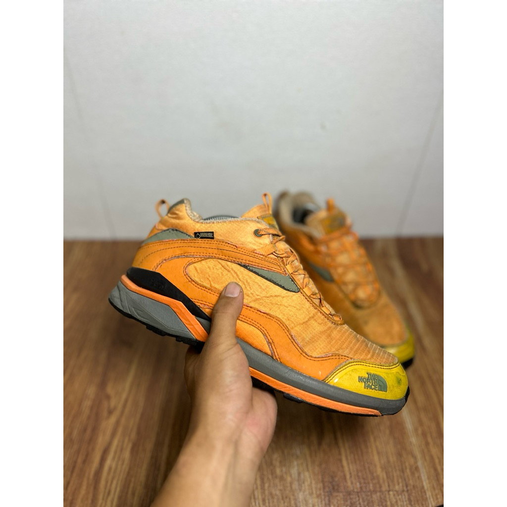 Sepatu gunung second