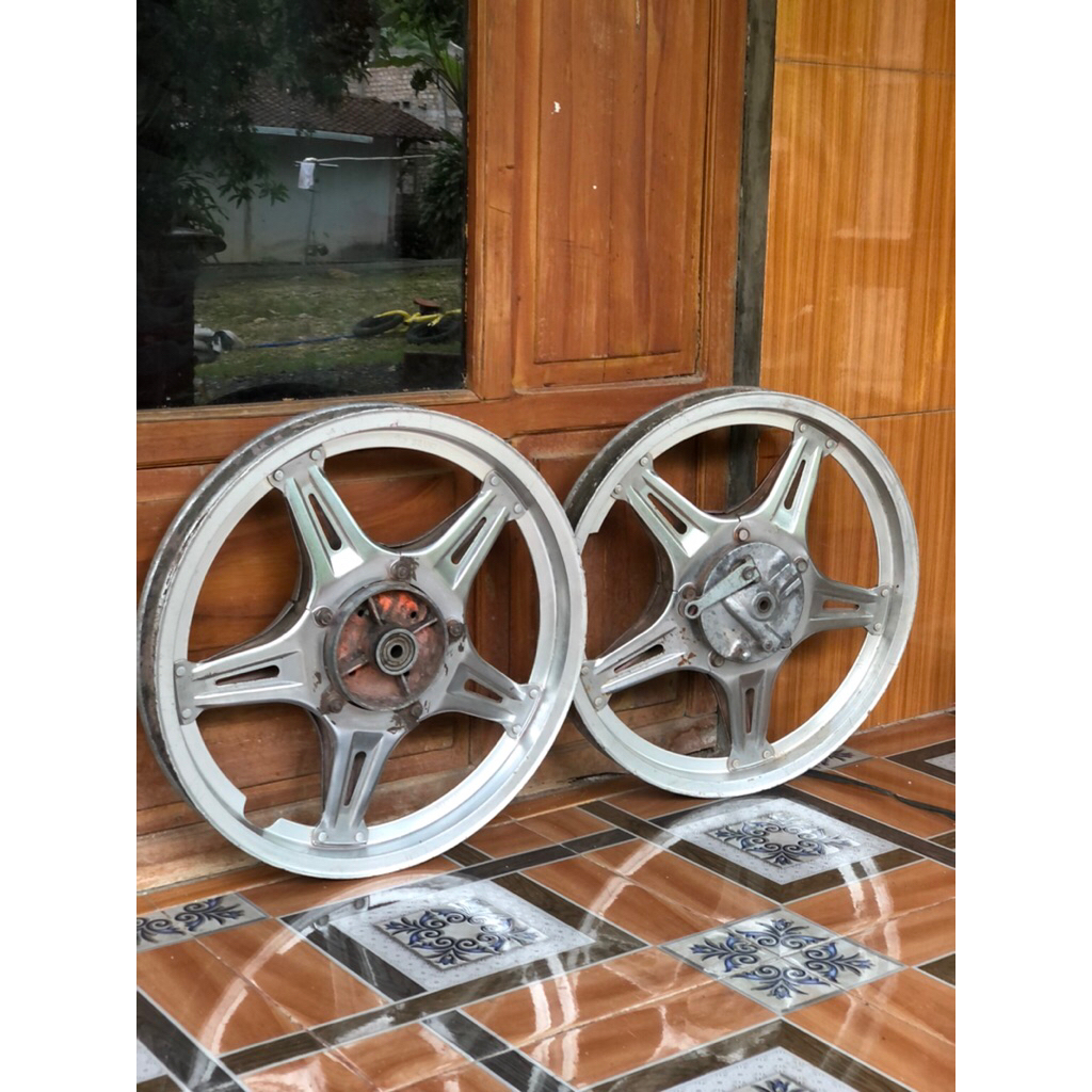 VELG COMSTAR VELG KOMSTAR VELG JIALING VELG SCORPION VELG DAYTONA VELG RCB VELG VND VELG GREN VELG H