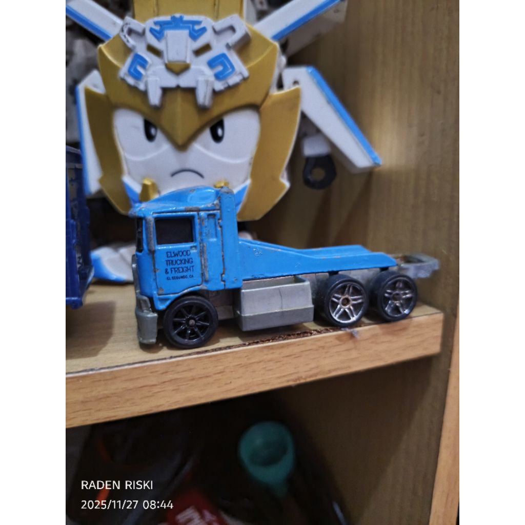 hotwheels hiway hauler box