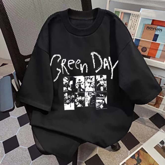 YUYU STUDIO Cetak pola desain huruf GReen DAY retro gaya Harajuku | Kaos Wanita Premium Tebal | Baju