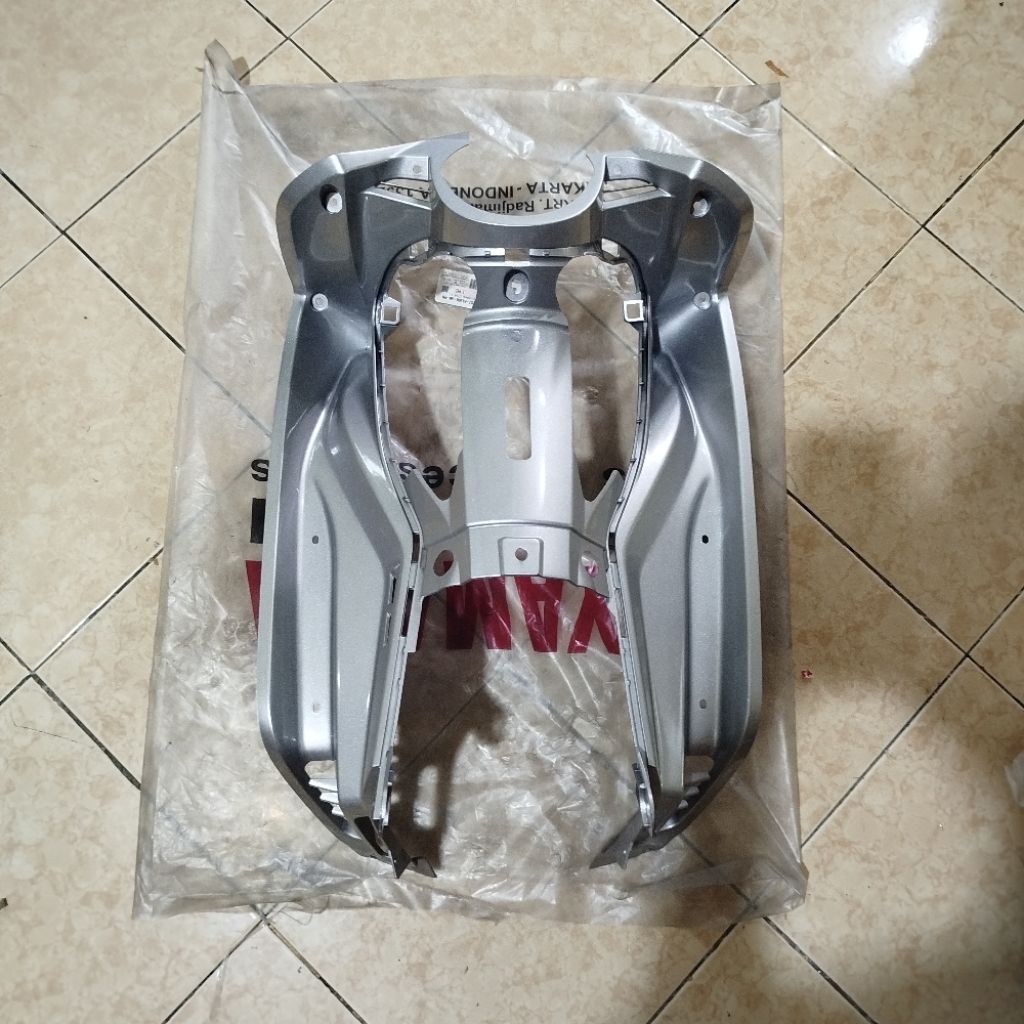 Cover Panel Inner dek tengah Kontak Jupiter MX Lama Silver Original YGP 1S7-F836K-00-P0
