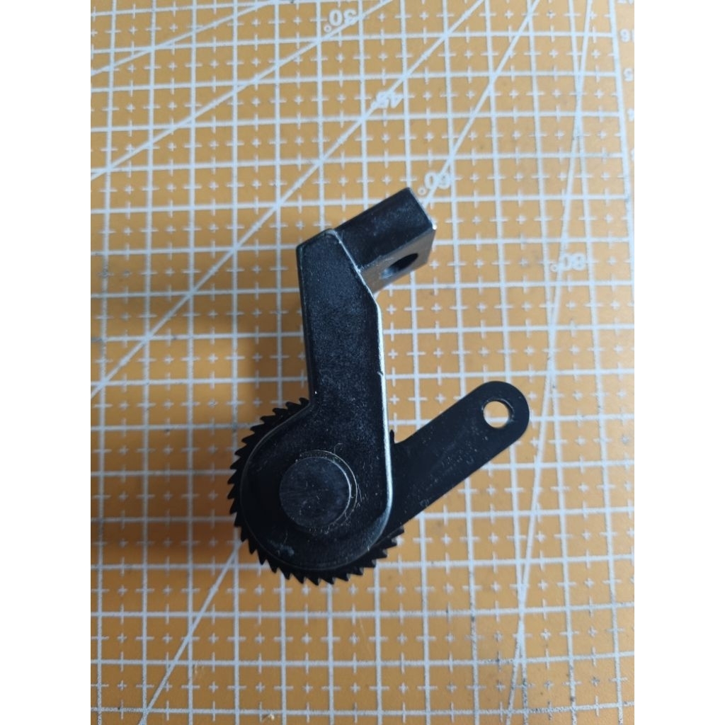 Puller mesin jahit maikap besi