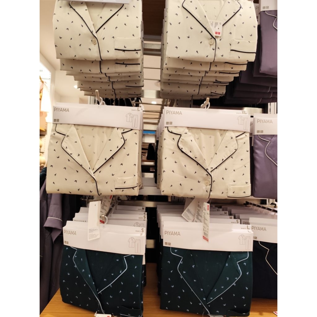 Piyama Satin Lengan Pendek Celana Panjang Wanita Uniqlo