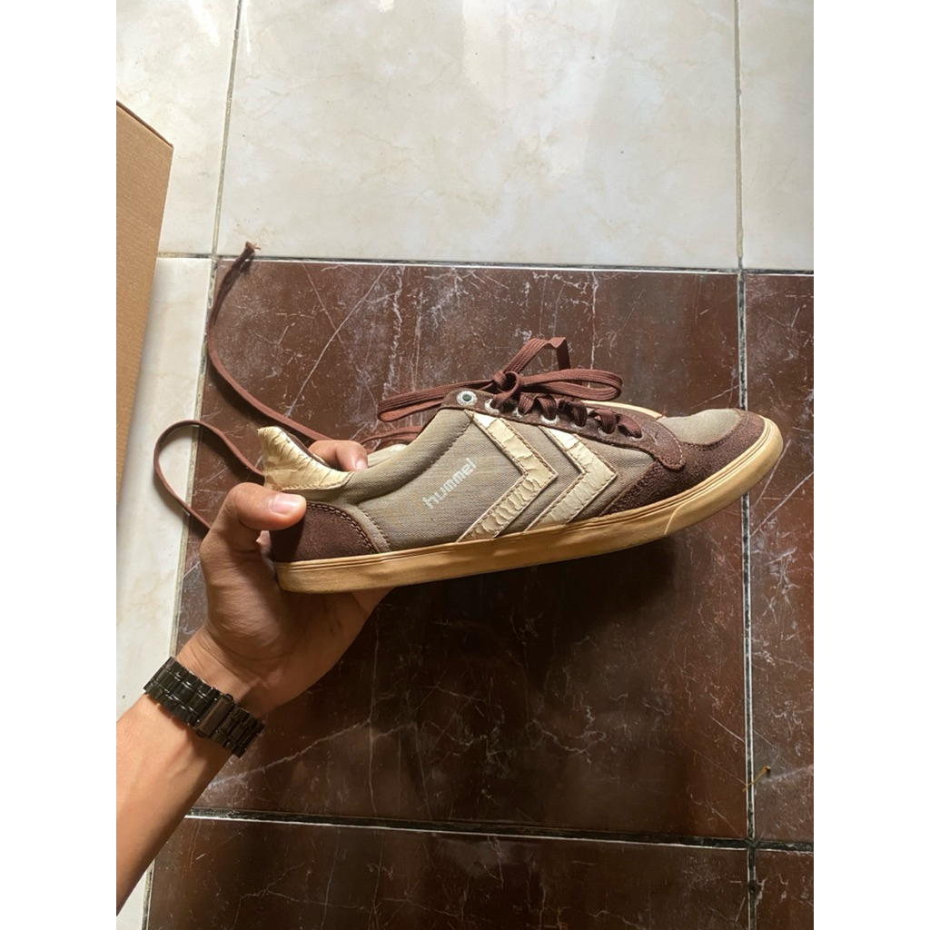 Sneakers Hummel Ori Pria Size 41 – Coklat Cream | Preloved No Box (Bisa Nego)