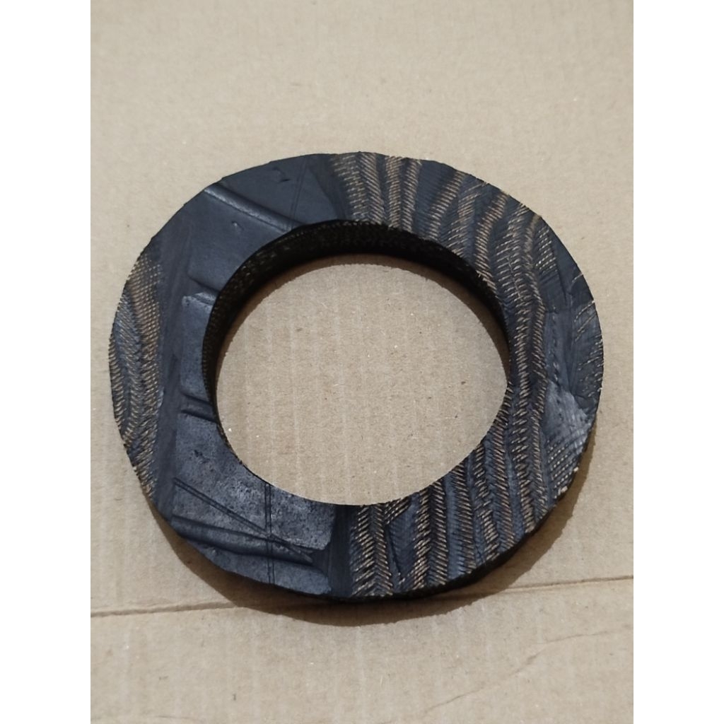 Karet bantalan per spiral Karet tatakan per keong L300 (dari karet ban)