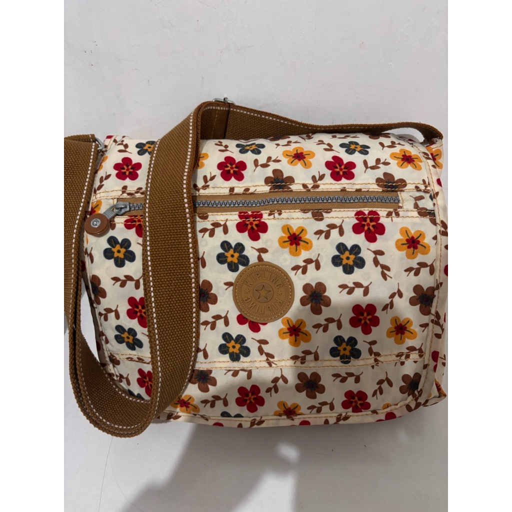 sling bag kipling