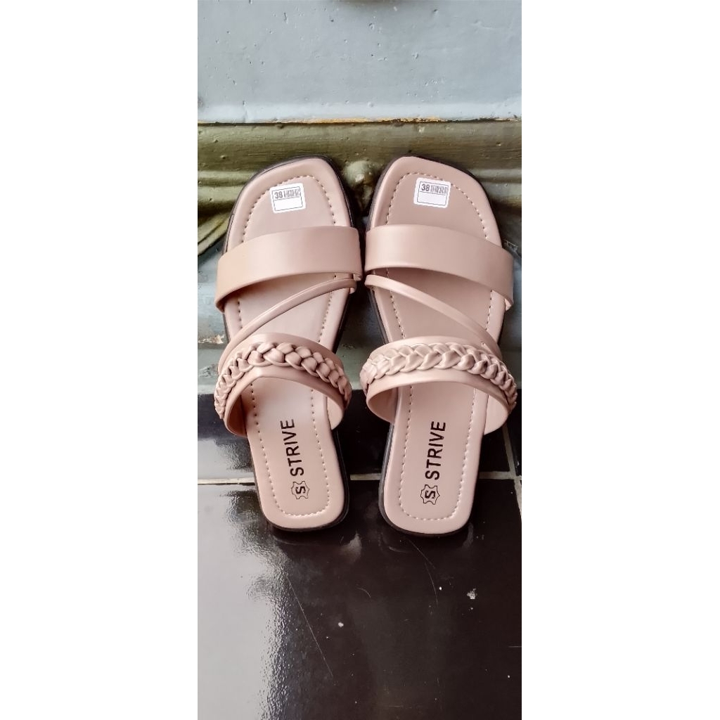 SANDAL WANITA STRIVE / SANDAL FLAT WANITA / SANDAL FLAT WANITA KEKINIAN / SANDAL WANITA MURAH