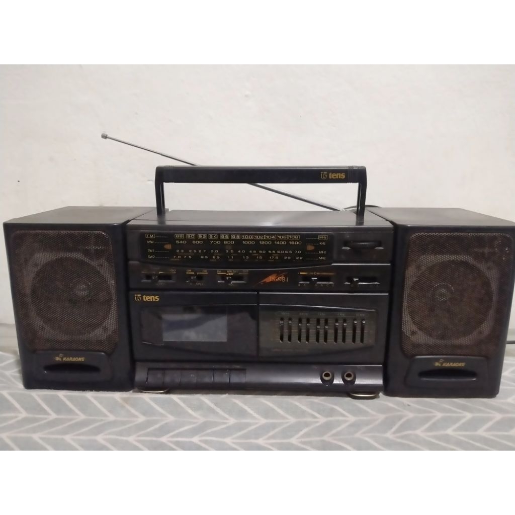 Radio Tape Tens nyala