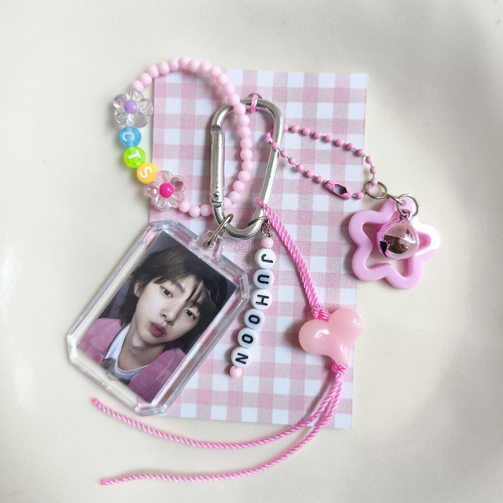 BAGCHARM/KEYCHAIN CORTIS