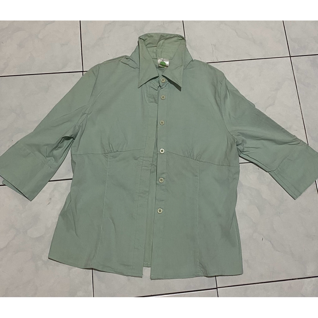 Kemeja Wanita Hijau Muda Garis size L Preloved